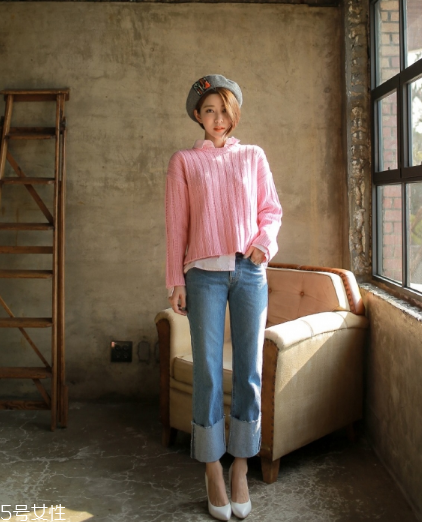 粉色針織衫搭配什么褲子？隨心所欲顯潮流