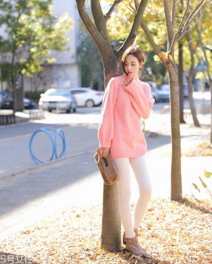 粉色針織衫搭配什么褲子？隨心所欲顯潮流