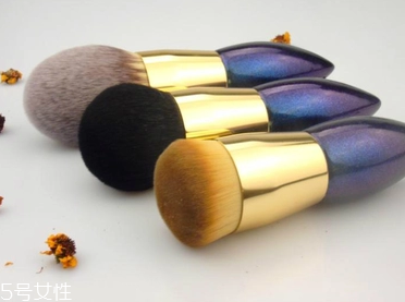 散粉刷多久洗一次？7到15天清洗一次