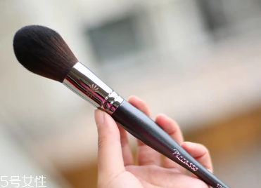 散粉刷多久洗一次？7到15天清洗一次