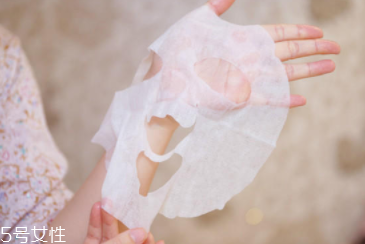 露露倫面膜用完要洗嗎？補水面膜無需清洗