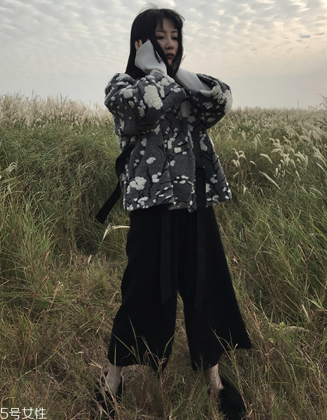 2022年流行什么樣的闊腿褲？點亮?xí)r尚格調(diào)