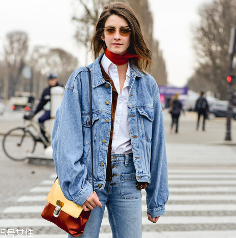 外套怎么穿更帥氣？今年開春這樣穿