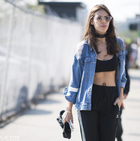 外套怎么穿更帥氣？今年開春這樣穿