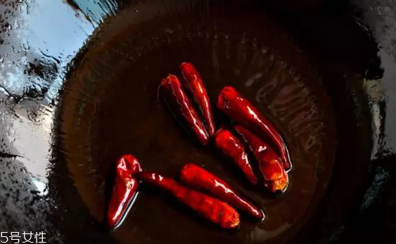 萵筍生吃好還是熟吃好？煮熟后維生素含量大大降低