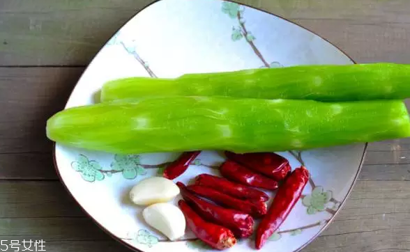 萵筍生吃好還是熟吃好？煮熟后維生素含量大大降低
