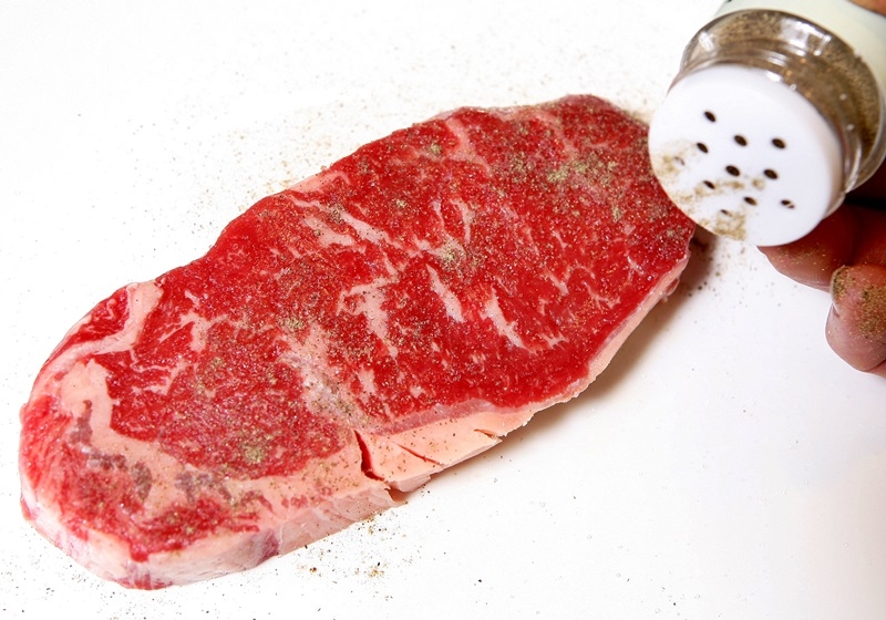 煎牛排用什么調(diào)料 煎牛排的6個技巧 煎牛排用什么調(diào)料 煎牛排的6個技巧