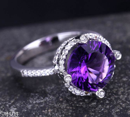 紫水晶戒指寓意是什么？象征愛情帶來好運