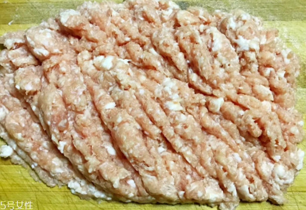 餃子餡用豬的哪塊肉好？前腿肉是餃子餡首選