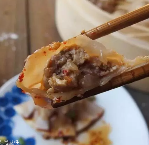 餃子餡先放水還是先放油？油是最后放的調(diào)料