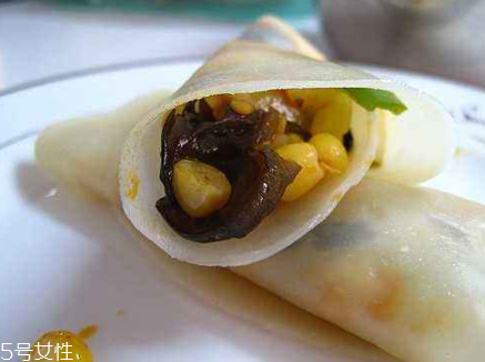 搟餃子皮怎么轉(zhuǎn)圈？借用巧力才能轉(zhuǎn)圈成圓