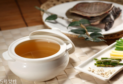 新鮮石斛可以泡酒嗎 泡酒方法 新鮮石斛可以泡酒嗎 泡酒方法