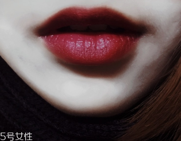 唇部顏色深用什么口紅？chanel絲絨口紅62號不怕唇深