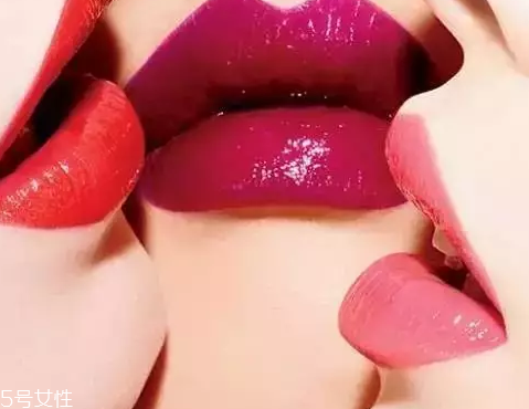 唇部顏色深用什么口紅？chanel絲絨口紅62號不怕唇深