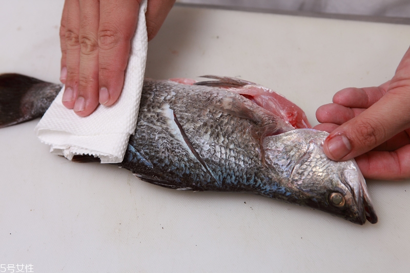 怎么煎魚(yú)不粘鍋不掉皮 煎魚(yú)不破皮技巧