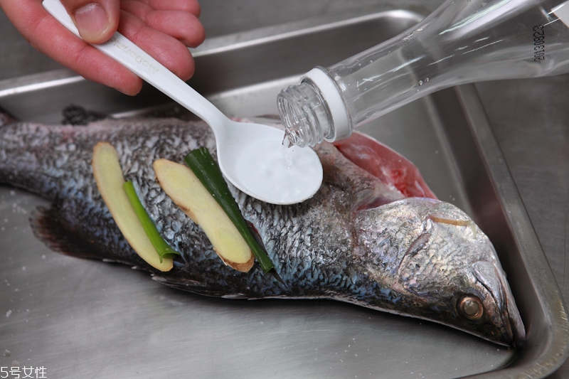 怎么煎魚(yú)不粘鍋不掉皮 煎魚(yú)不破皮技巧