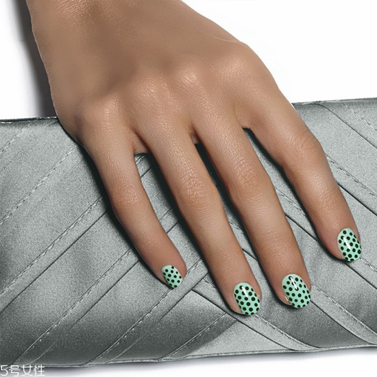 夏季美甲圖片2018款式 韓國范顯手白的美甲顏色圖片 夏季美甲圖片2018款式 韓國范顯手白的美甲顏色圖片
