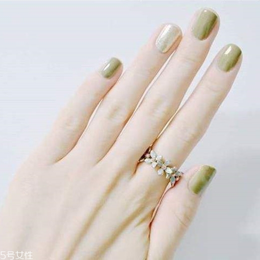 2018最新流行款純色美甲圖片 簡(jiǎn)單耐看的美甲圖片漸變款式 2018最新流行款純色美甲圖片 簡(jiǎn)單耐看的美甲圖片漸變款式