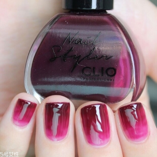 2018最新流行款純色美甲圖片 簡(jiǎn)單耐看的美甲圖片漸變款式 2018最新流行款純色美甲圖片 簡(jiǎn)單耐看的美甲圖片漸變款式