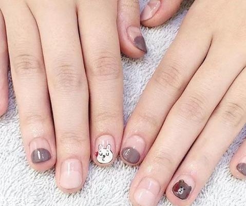 可愛(ài)卡通美甲圖片2022 指甲油正確涂法