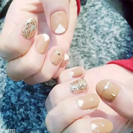 2022最流行的美甲什么顏色 2022簡約大氣的美甲圖片 2022最流行的美甲什么顏色 2022簡約大氣的美甲圖片