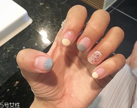 夏季美甲圖片2018款式 韓國范顯手白的美甲顏色圖片 夏季美甲圖片2018款式 韓國范顯手白的美甲顏色圖片