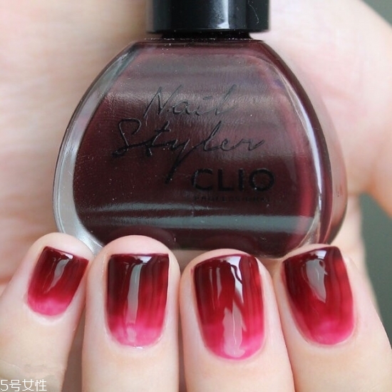 2018最新流行款純色美甲圖片 簡(jiǎn)單耐看的美甲圖片漸變款式 2018最新流行款純色美甲圖片 簡(jiǎn)單耐看的美甲圖片漸變款式