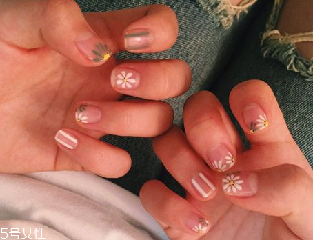 夏季美甲圖片2018款式 韓國范顯手白的美甲顏色圖片 夏季美甲圖片2018款式 韓國范顯手白的美甲顏色圖片