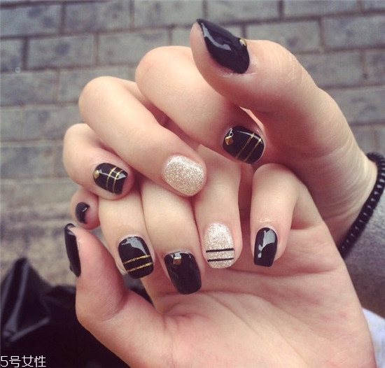 2022最流行的美甲什么顏色 2022簡約大氣的美甲圖片 2022最流行的美甲什么顏色 2022簡約大氣的美甲圖片