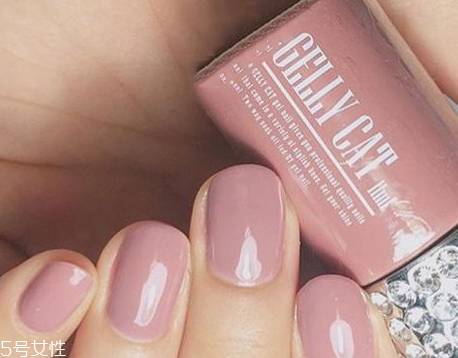 夏季美甲圖片2018款式 韓國范顯手白的美甲顏色圖片 夏季美甲圖片2018款式 韓國范顯手白的美甲顏色圖片