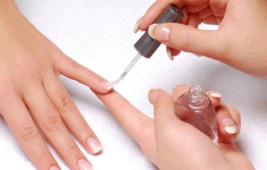 可愛(ài)卡通美甲圖片2022 指甲油正確涂法