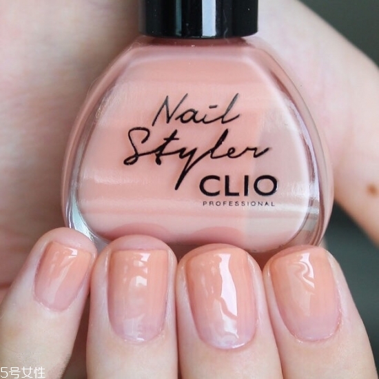 2018最新流行款純色美甲圖片 簡(jiǎn)單耐看的美甲圖片漸變款式 2018最新流行款純色美甲圖片 簡(jiǎn)單耐看的美甲圖片漸變款式