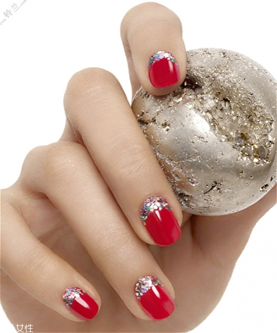 什么美甲顯手白又修長 氣質(zhì)花朵美甲具體步驟 什么美甲顯手白又修長 氣質(zhì)花朵美甲具體步驟