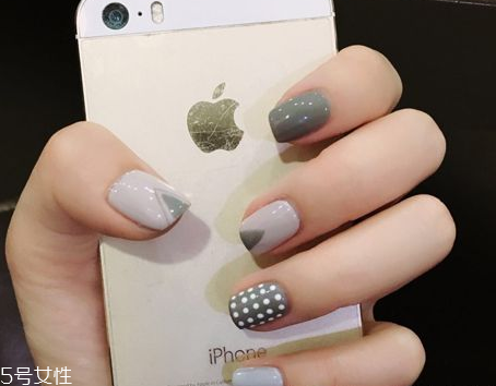 夏季美甲圖片2018款式 韓國范顯手白的美甲顏色圖片 夏季美甲圖片2018款式 韓國范顯手白的美甲顏色圖片