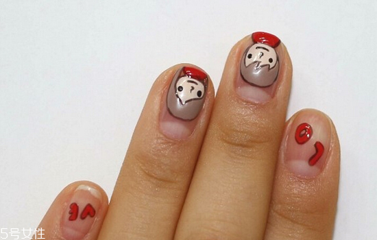 可愛(ài)卡通美甲圖片2022 指甲油正確涂法