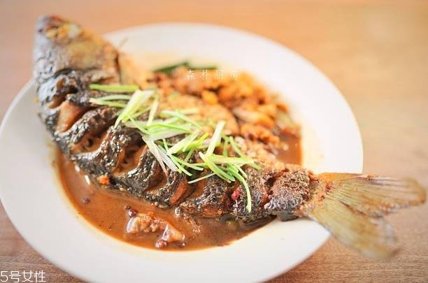 怎么煎魚(yú)不粘鍋不掉皮 煎魚(yú)不破皮技巧