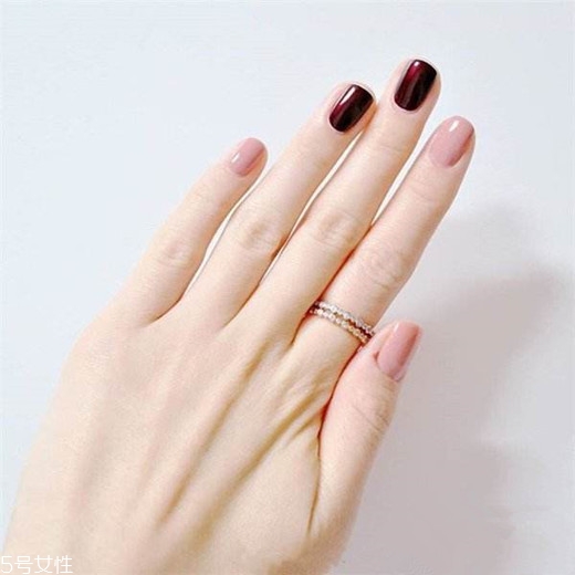 2018最新流行款純色美甲圖片 簡(jiǎn)單耐看的美甲圖片漸變款式 2018最新流行款純色美甲圖片 簡(jiǎn)單耐看的美甲圖片漸變款式