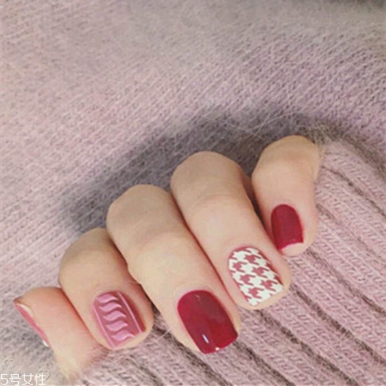 2018最新流行款純色美甲圖片 簡(jiǎn)單耐看的美甲圖片漸變款式 2018最新流行款純色美甲圖片 簡(jiǎn)單耐看的美甲圖片漸變款式