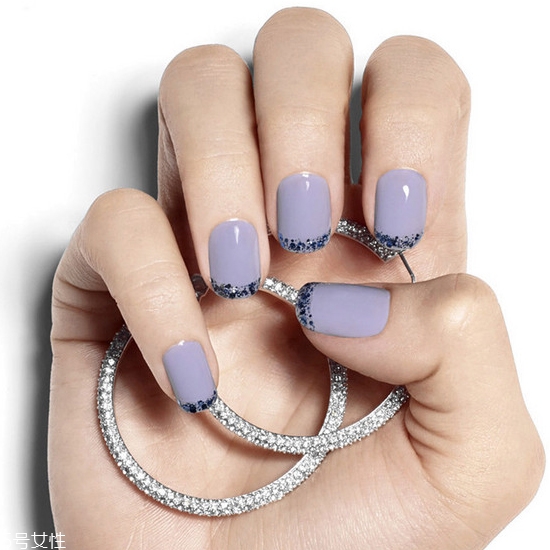 夏季美甲圖片2018款式 韓國范顯手白的美甲顏色圖片 夏季美甲圖片2018款式 韓國范顯手白的美甲顏色圖片