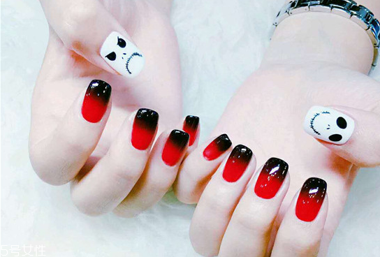 2018最新流行款純色美甲圖片 簡(jiǎn)單耐看的美甲圖片漸變款式 2018最新流行款純色美甲圖片 簡(jiǎn)單耐看的美甲圖片漸變款式