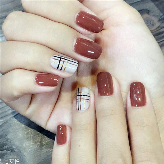 2018最新流行款純色美甲圖片 簡(jiǎn)單耐看的美甲圖片漸變款式 2018最新流行款純色美甲圖片 簡(jiǎn)單耐看的美甲圖片漸變款式