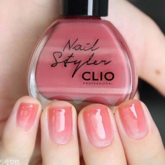 2018最新流行款純色美甲圖片 簡(jiǎn)單耐看的美甲圖片漸變款式 2018最新流行款純色美甲圖片 簡(jiǎn)單耐看的美甲圖片漸變款式