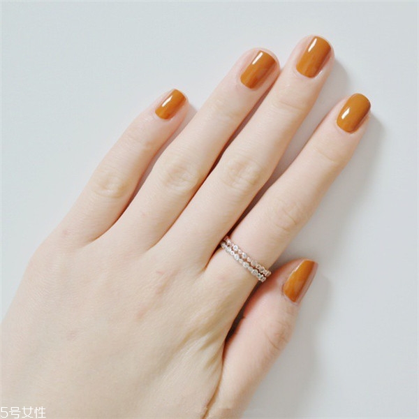 2022春天適合什么顏色美甲 純色系列顯手白的美甲圖片