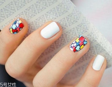 夏季美甲圖片2018款式 韓國范顯手白的美甲顏色圖片 夏季美甲圖片2018款式 韓國范顯手白的美甲顏色圖片