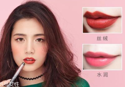 口紅筆和口紅的區(qū)別 口紅筆適合新手化妝 口紅筆和口紅的區(qū)別 口紅筆適合新手化妝