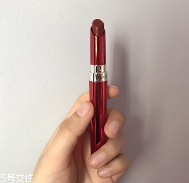 口紅筆和口紅的區(qū)別 口紅筆適合新手化妝 口紅筆和口紅的區(qū)別 口紅筆適合新手化妝
