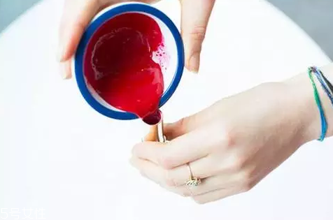 口紅融化了可以放冰箱嗎？冰凍3小時即可恢復