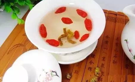 石斛可以和枸杞一起泡水喝嗎 可以放心飲用 石斛可以和枸杞一起泡水喝嗎 可以放心飲用