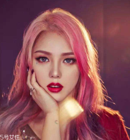 玻璃唇怎么畫(huà)好看？這么畫(huà)唇妝少女感十足