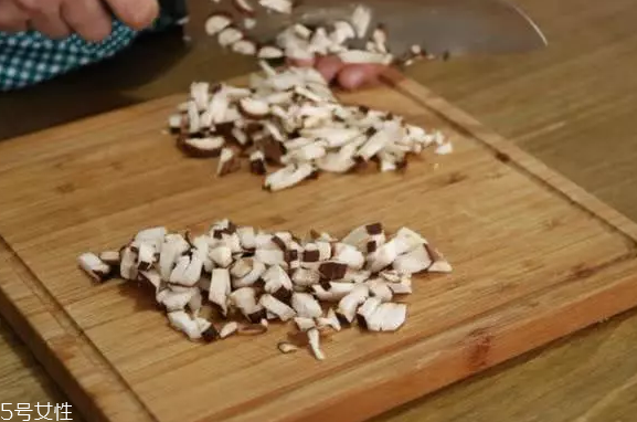 豆腐皮能油炸嗎？火候太猛容易炸糊